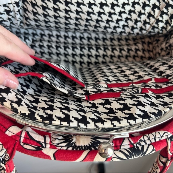 Vera Bradley Red and White Quilted Shoulder Bag - Picture 9 of 16
